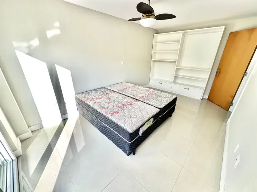 Casa Triplex com 3 suítes e 2 vagas de garagem na Praia dos Amores em Itajaí — foto 9