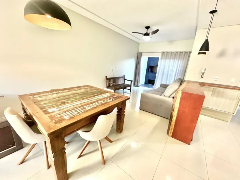 Casa Triplex com 3 suítes e 2 vagas de garagem na Praia dos Amores em Itajaí — foto 10