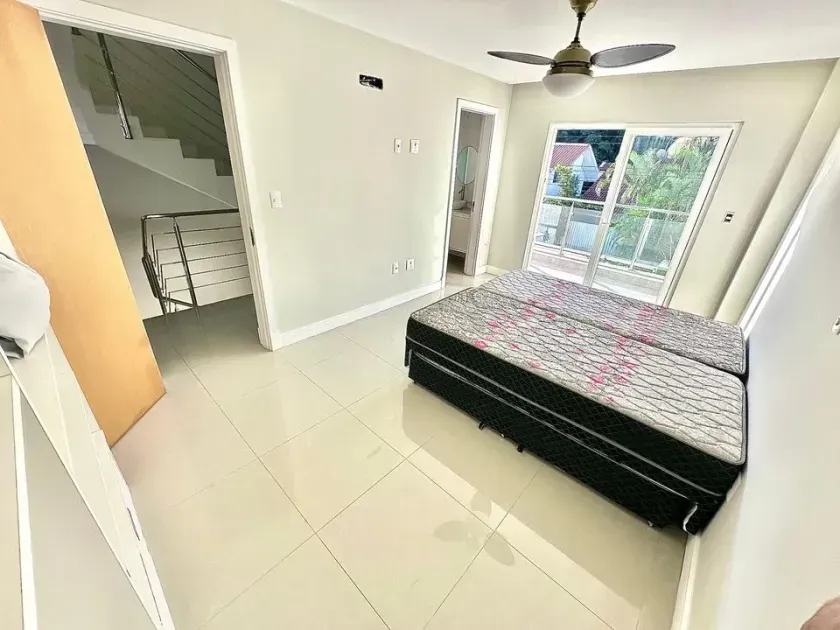 Casa Triplex com 3 suítes e 2 vagas de garagem na Praia dos Amores em Itajaí — foto 12