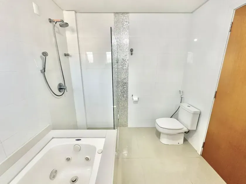 Casa Triplex com 3 suítes e 2 vagas de garagem na Praia dos Amores em Itajaí — foto 13