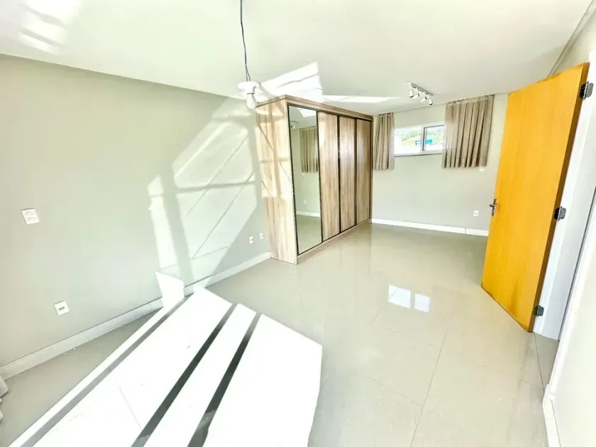 Casa Triplex com 3 suítes e 2 vagas de garagem na Praia dos Amores em Itajaí — foto 14
