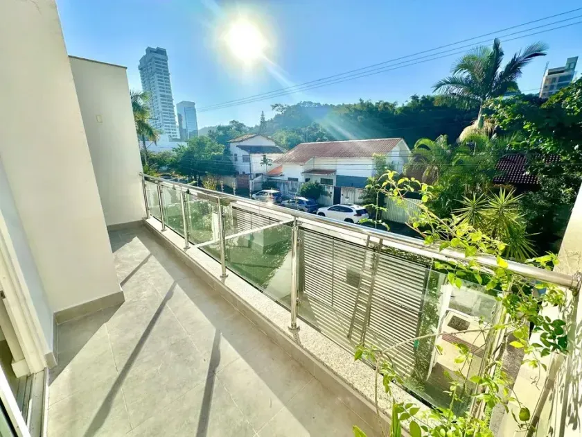 Casa Triplex com 3 suítes e 2 vagas de garagem na Praia dos Amores em Itajaí — foto 17