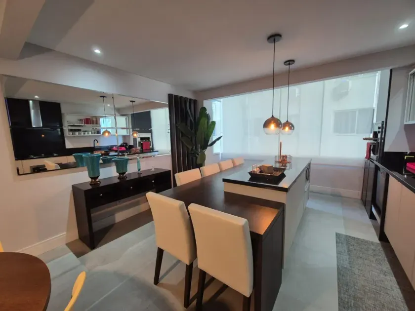 Apartamento na Av. Atlântica com 4 dormitórios sendo 2 suítes, 1 vaga de garagem no Centro de Balneário Camboriú