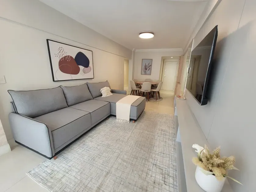 Apartamento com 3 dormitórios sendo 1 suíte e 1 vaga de garagem, no Centro de Balneário Camboriú