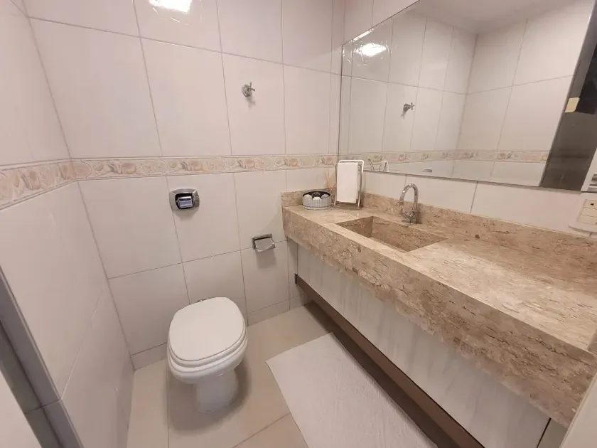 Apartamento com 3 dormitórios sendo 1 suíte e 1 vaga de garagem, no Centro de Balneário Camboriú — foto 13