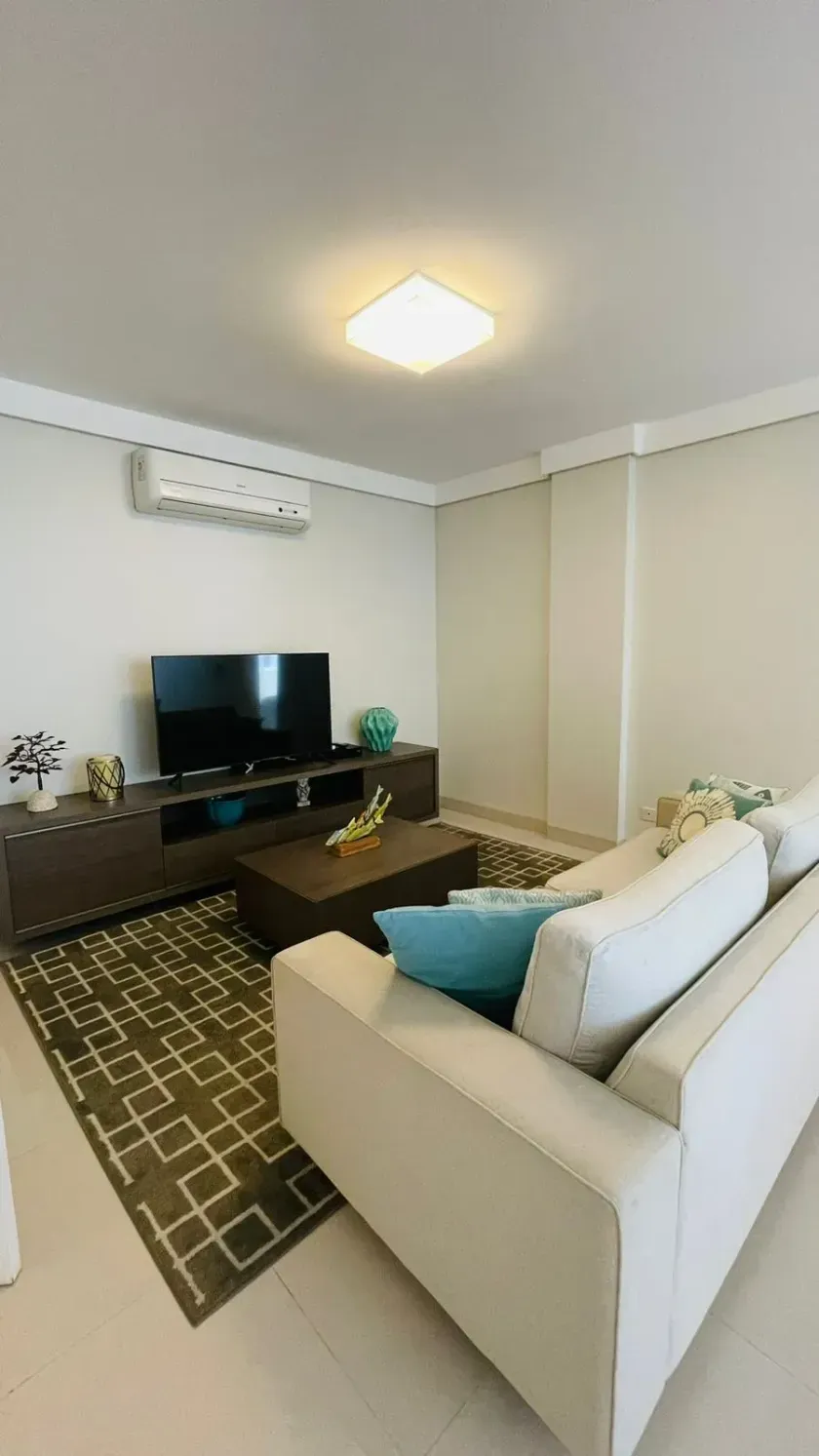 Apartamento com 3 dormitórios sendo 1 suíte, 2 vagas de garagem no Centro de Balneário Camboriú