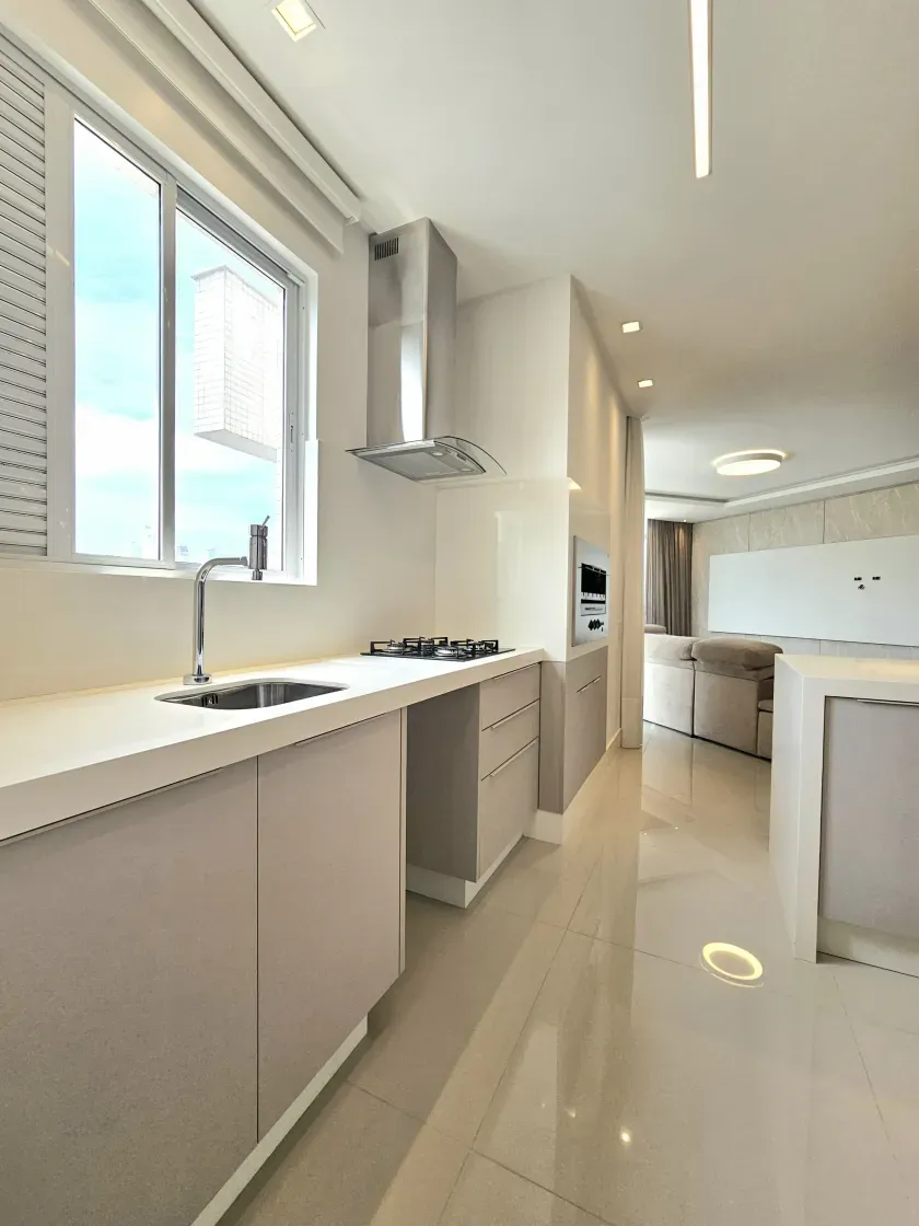 Apartamento no Edificio Portinax Residence com 3 suítes em Balneário Camboriú — foto 4