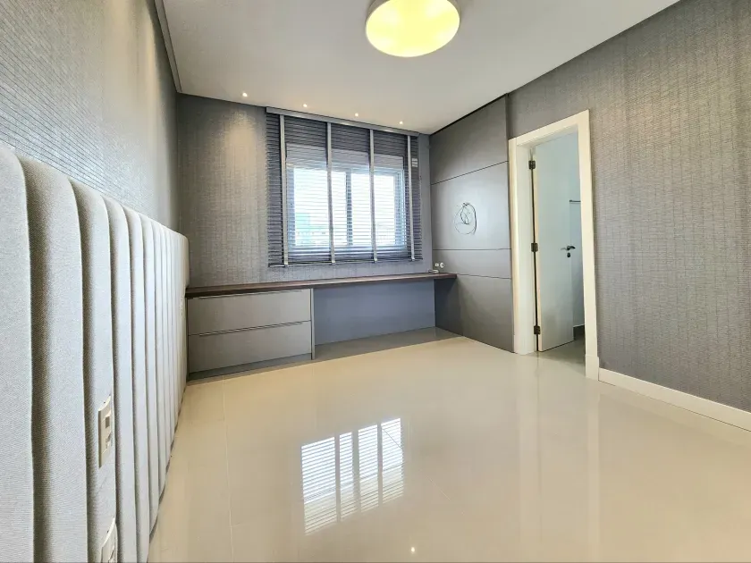 Apartamento no Edificio Portinax Residence com 3 suítes em Balneário Camboriú — foto 6