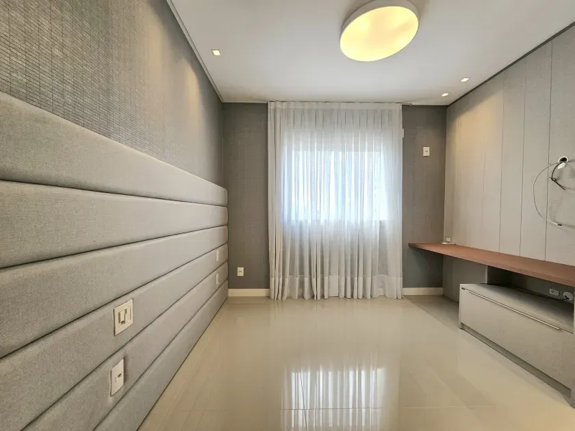Apartamento no Edificio Portinax Residence com 3 suítes em Balneário Camboriú — foto 16