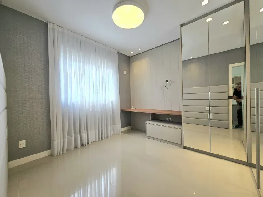 Apartamento no Edificio Portinax Residence com 3 suítes em Balneário Camboriú — foto 19