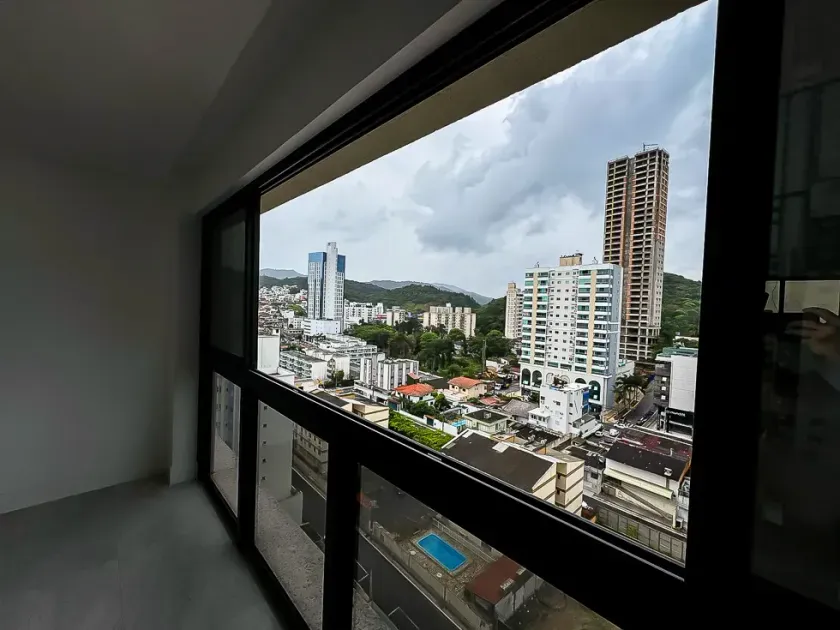 Apartamento com 3 suítes e 2 vagas de garagem no Pioneiros em Balneário Camboriú