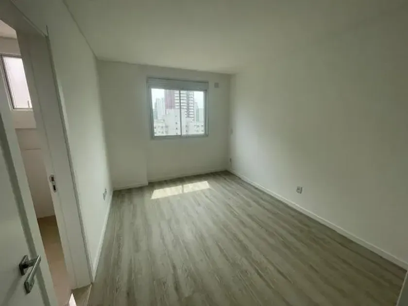 Apartamento com 3 suítes, 2 vagas de garagem, no Centro de Balneário Camboriú — foto 2