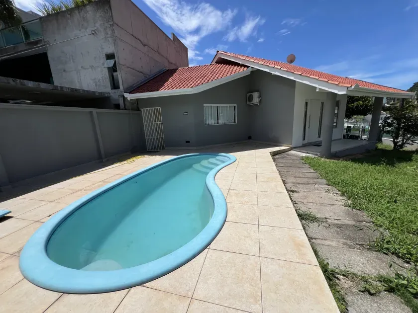 Casa com Piscina em Balneário Camboriú — foto 3