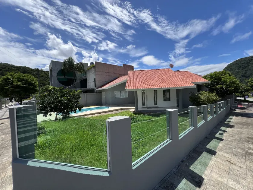 Casa com Piscina em Balneário Camboriú — foto 2