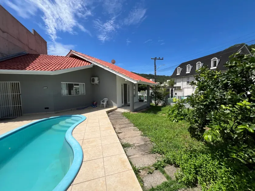 Casa com Piscina em Balneário Camboriú — foto 14