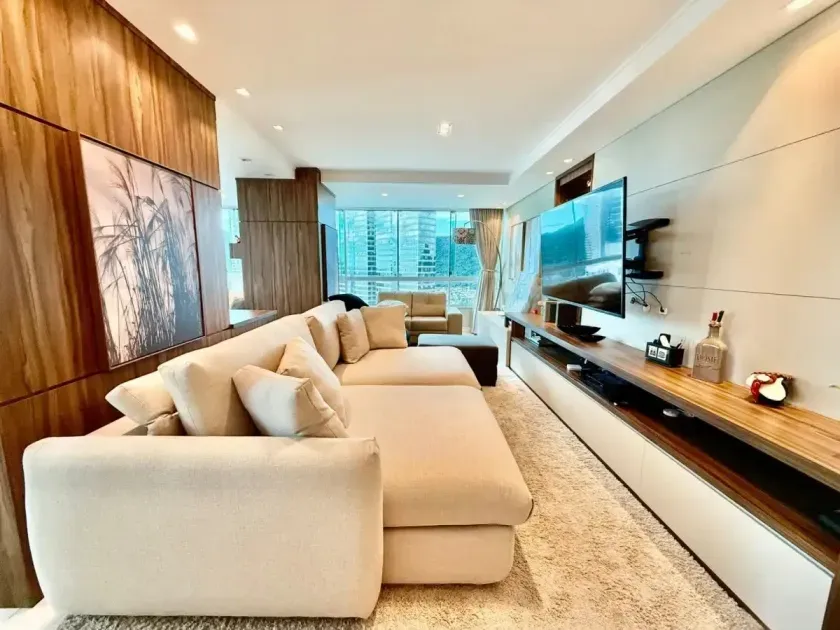 Apartamento no Condomínio Marina Residence com 3 suítes em Balneário Camboriú