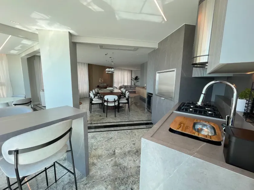 Apartamento no Royal Palace com 3 suítes em Balneário Camboriú