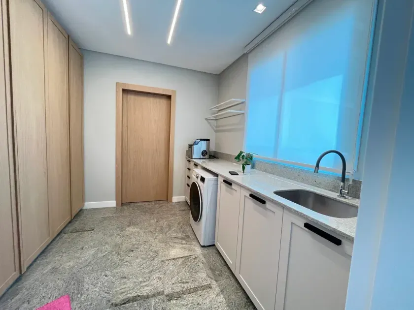 Apartamento no Royal Palace com 3 suítes em Balneário Camboriú — foto 25