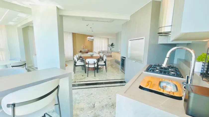 Apartamento no Royal Palace com 3 suítes em Balneário Camboriú — foto 29