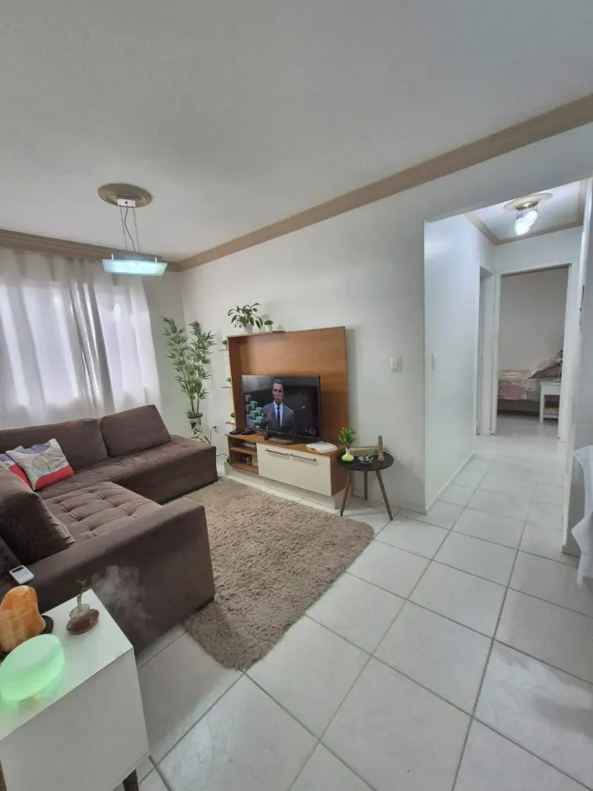 Apartamento com 2 dormitórios e 1 vaga de garagem no Centro de Balneário Camboriú