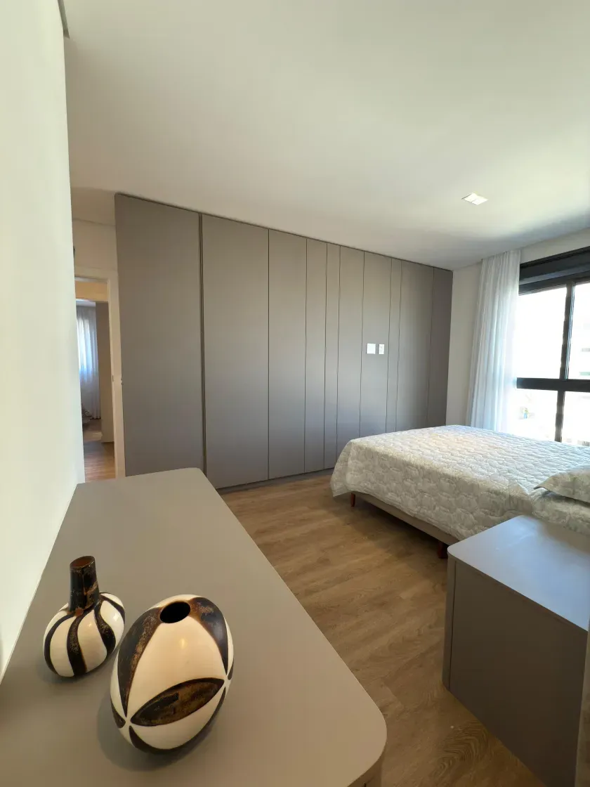 Apartamento com 3 suítes e 3 vagas de garagem na praia Brava em Itajaí — foto 9