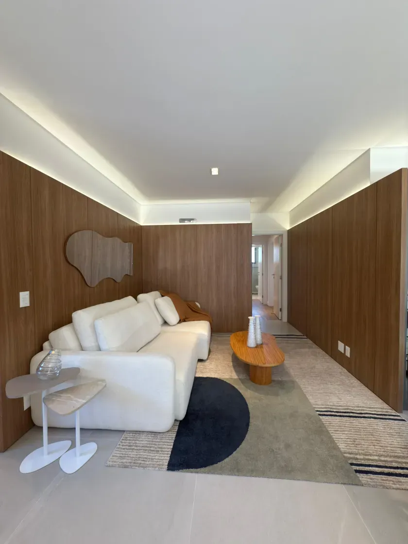 Apartamento com 3 suítes e 3 vagas de garagem na praia Brava em Itajaí