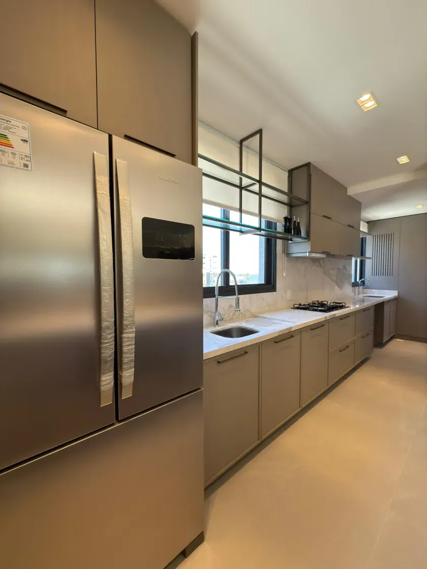 Apartamento com 3 suítes e 3 vagas de garagem na praia Brava em Itajaí — foto 4