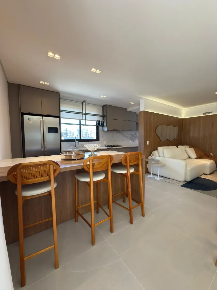 Apartamento com 3 suítes e 3 vagas de garagem na praia Brava em Itajaí — foto 2