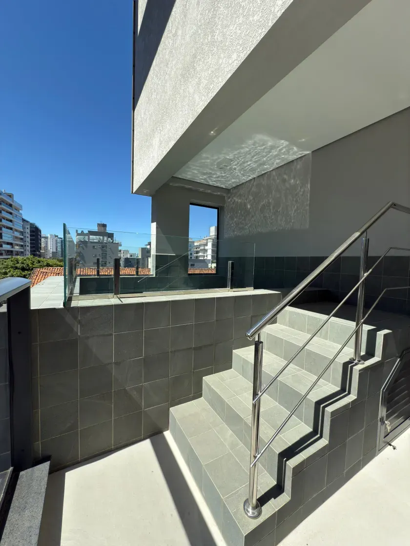 Apartamento com 3 suítes e 3 vagas de garagem na praia Brava em Itajaí — foto 16
