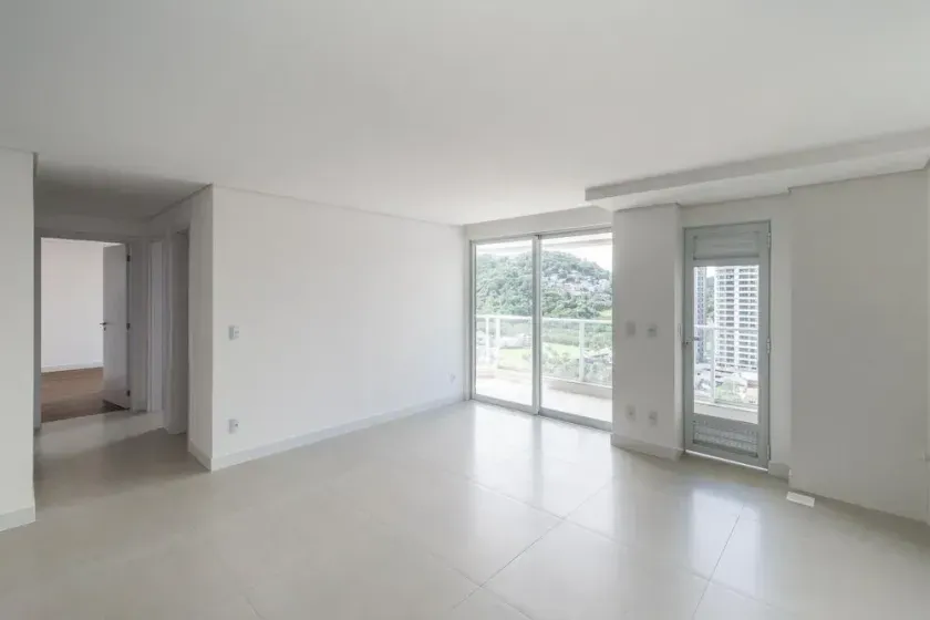 Apartamento com 3 quartos e 2 vagas de garagem na Praia Brava — foto 2