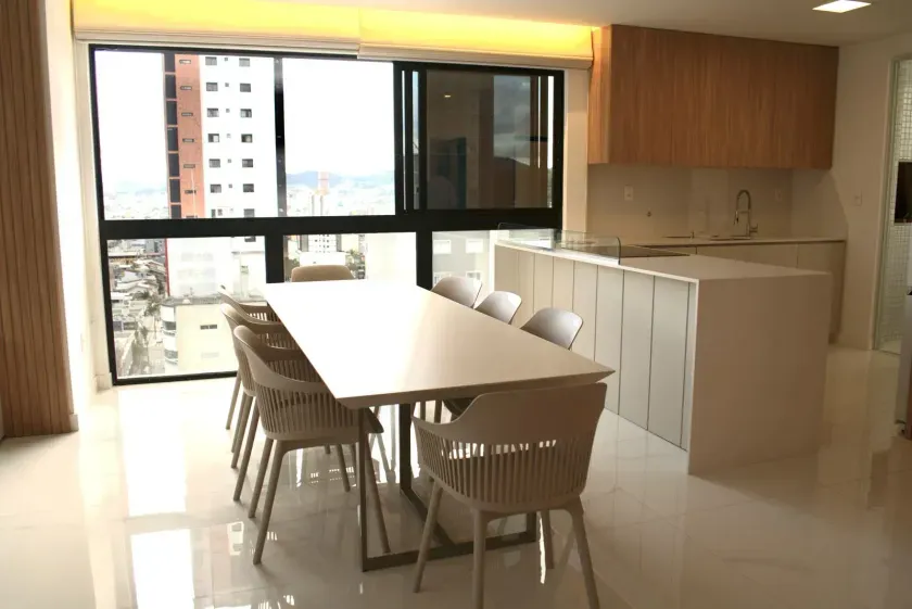Cobertura duplex com 4 suítes e 4 vagas de garagem em Balneário Camboriú