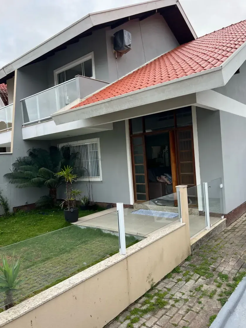 Sobrado com 2 quartos e 2 vagas de garagem na Praia de Taquaras em Balneário Camboriú — foto 17