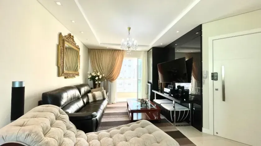Apartamento mobiliado de alto padrão com 4 dormitórios e 3 vagas no Centro de Balneário Camboriú