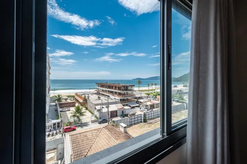 Cobertura duplex com 3 suítes e 4 vagas de garagem na Praia Brava — foto 10