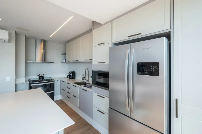 Cobertura duplex com 3 suítes e 4 vagas de garagem na Praia Brava — foto 35