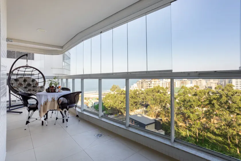 Apartamento mobiliado com 3 dormitórios sendo 1 suíte e 2 vagas de garagem na Brava em Itajaí