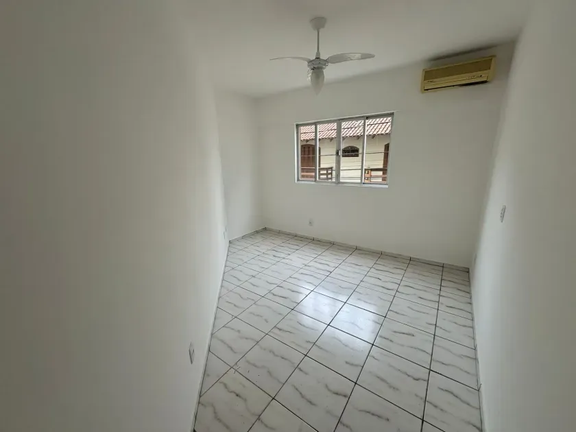 Apartamento á 30m da Av. Brasil com 2 dormitórios e 1 vaga no Centro de Balneário Camboriú