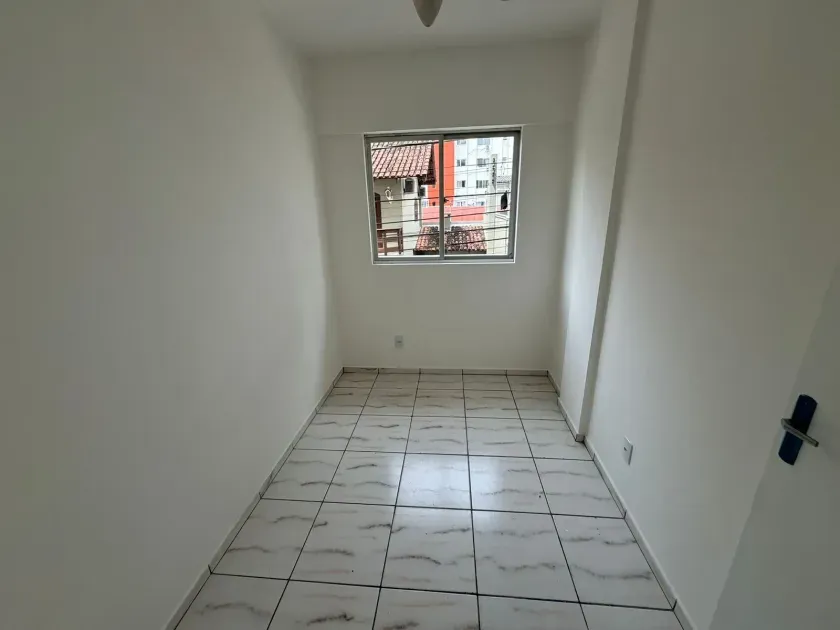 Apartamento á 30m da Av. Brasil com 2 dormitórios e 1 vaga no Centro de Balneário Camboriú — foto 2