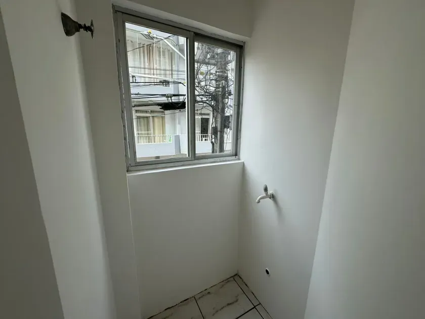Apartamento á 30m da Av. Brasil com 2 dormitórios e 1 vaga no Centro de Balneário Camboriú — foto 4
