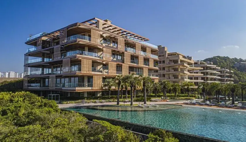 Apartamento na planta com 4 suítes e 4 vagas de garagem na Praia Brava em Itajaí