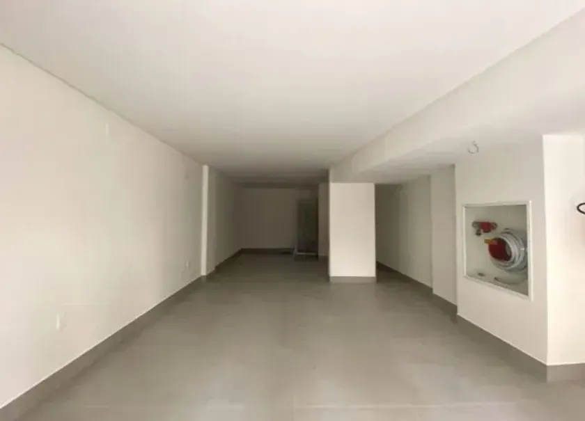 Sala comercial com 51m2 e 1 vaga de garagem em Balneário Camboriú