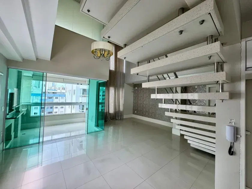 Apartamento Duplex com 3 suítes no Centro de Balneário Camboriú
