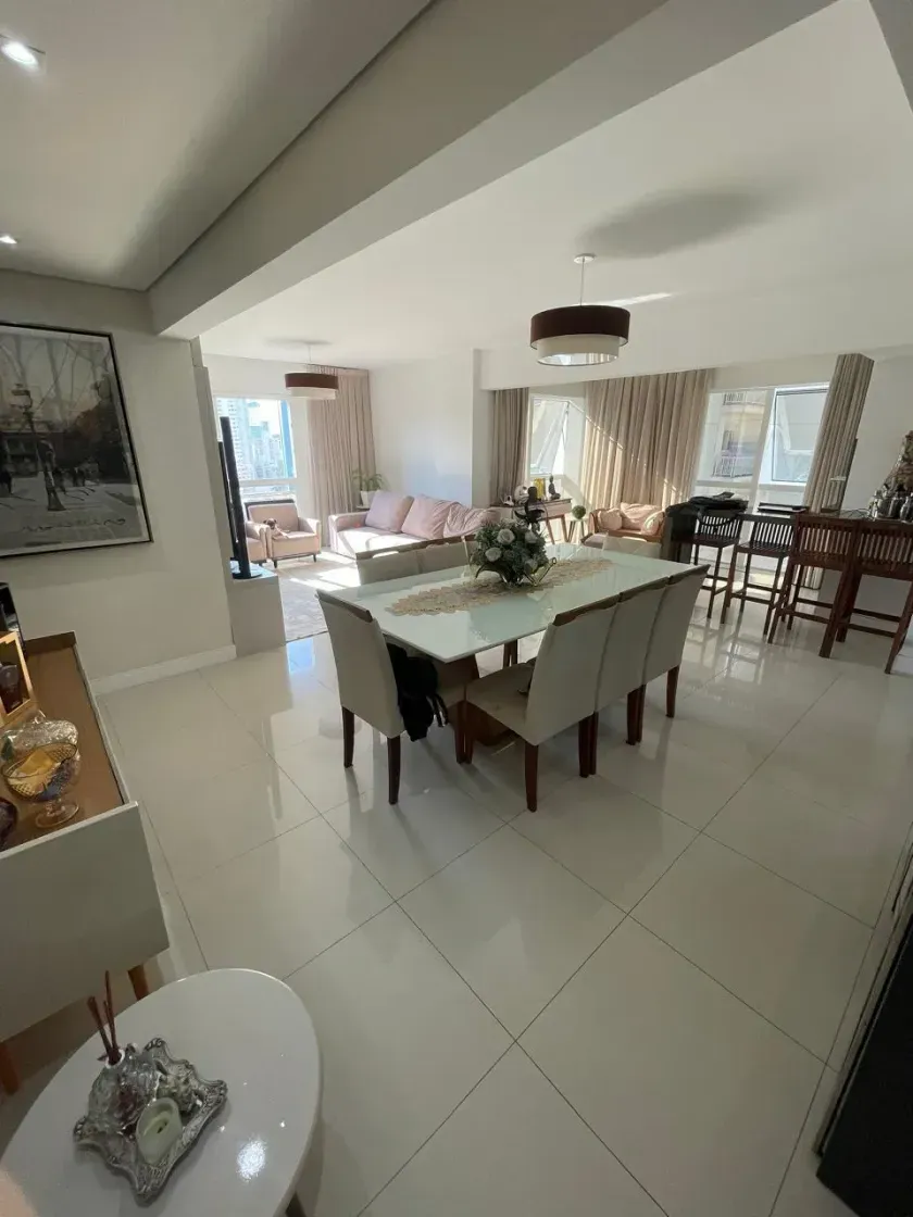 Apartamento mobiliado com 3 suítes sendo 1 master e 3 vagas de garagem em Balneário Camboriú — foto 2