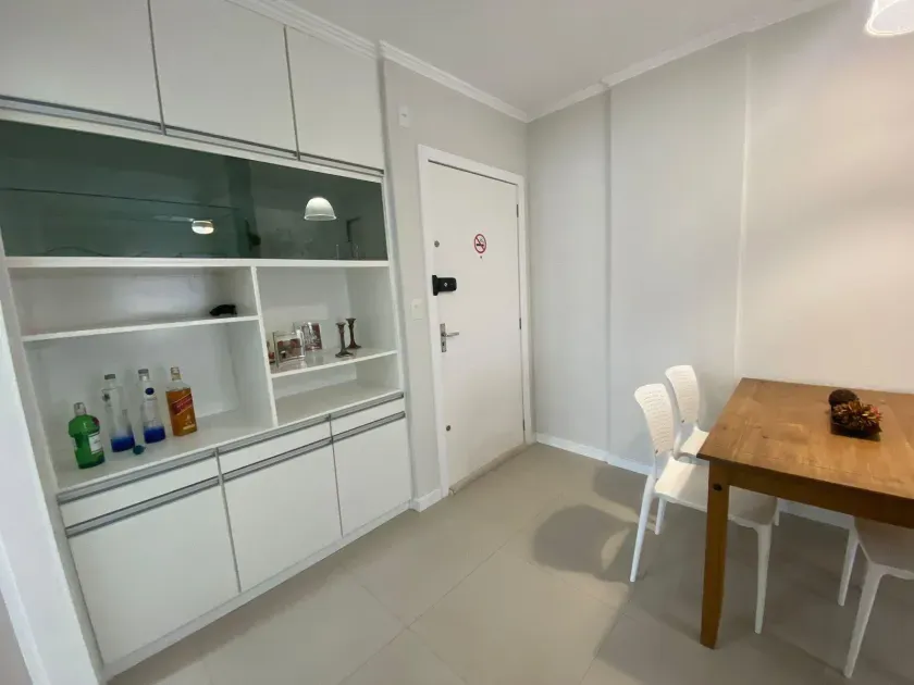 Apto mobiliado com 1 dormitório e 1 vaga de garagem na Av. Brasil em Balneário Camboriú — foto 4