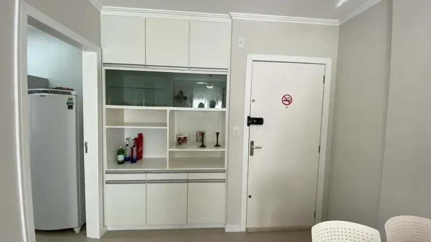 Apto mobiliado com 1 dormitório e 1 vaga de garagem na Av. Brasil em Balneário Camboriú — foto 7