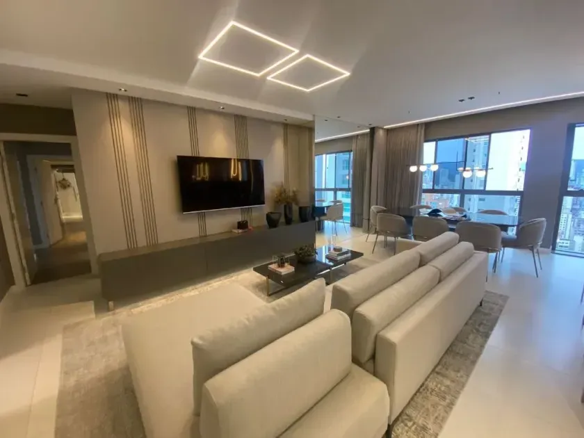 Apartamento de alto padrão com vista para o mar com 4 suítes e 2 vagas em Balneário Camboriú