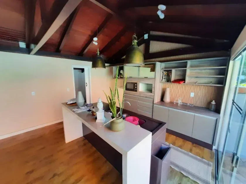 Casa com 5 dormitórios sendo 2 suítes e 5 vagas na praia dos amores em Balneário Camboriú- SC. — foto 2