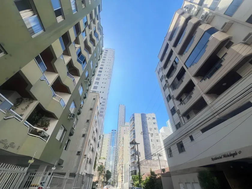 Apartamento com 2 dormitórios sendo 1 suíte e 1 vaga de garagem– 450m da Praia em Balneário Camboriú — foto 30