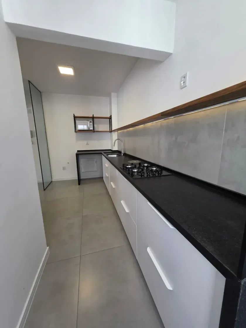 Apartamento na Av. Brasil com 2 dormitórios sendo 1 suíte e 1 vaga de garagem em Balneário Camboriú — foto 3