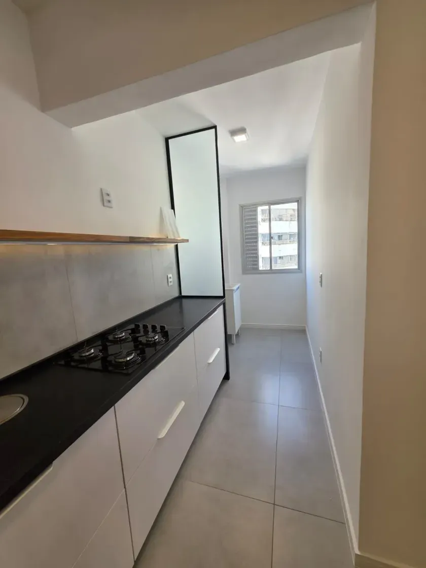 Apartamento na Av. Brasil com 2 dormitórios sendo 1 suíte e 1 vaga de garagem em Balneário Camboriú — foto 4